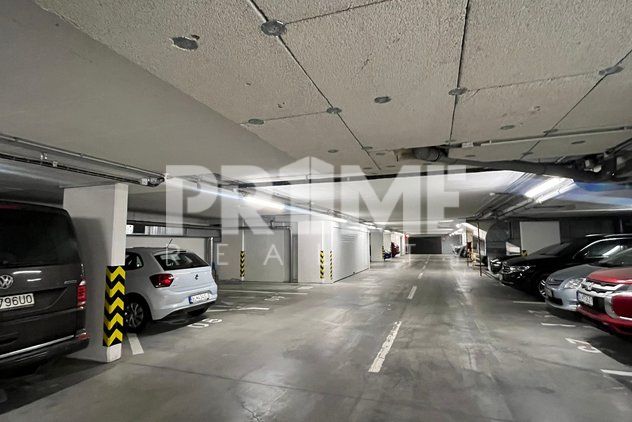 Slnečný 2i byt, loggia, garáž, pivnica, zariadený, Stromová - Kramáre