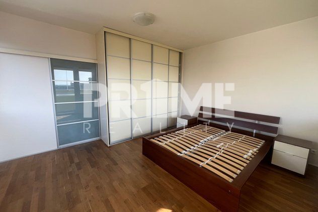 Slnečný 2i byt, loggia, garáž, pivnica, zariadený, Stromová - Kramáre