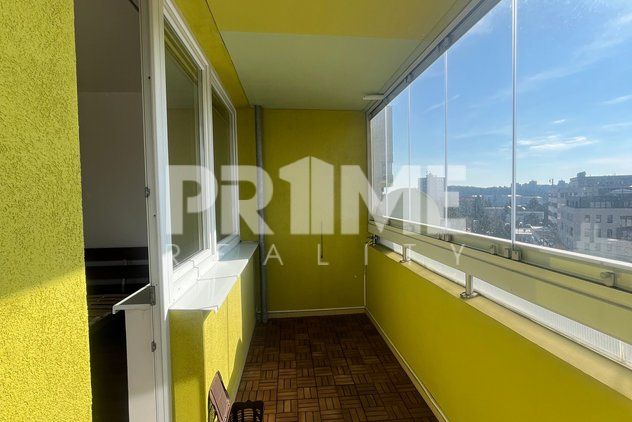Slnečný 2i byt, loggia, garáž, pivnica, zariadený, Stromová - Kramáre