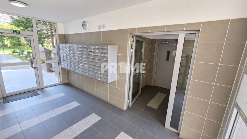 Priestranný 3-izbový byt s loggiou, Romanova ul., Petržalka