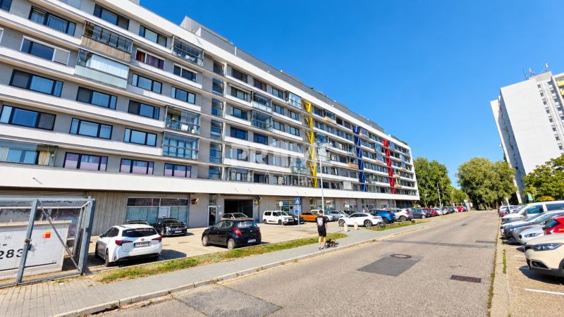 Priestranný 2i byt, loggia, klíma, projekt MONDRIAN, Sedmokrásková ul.