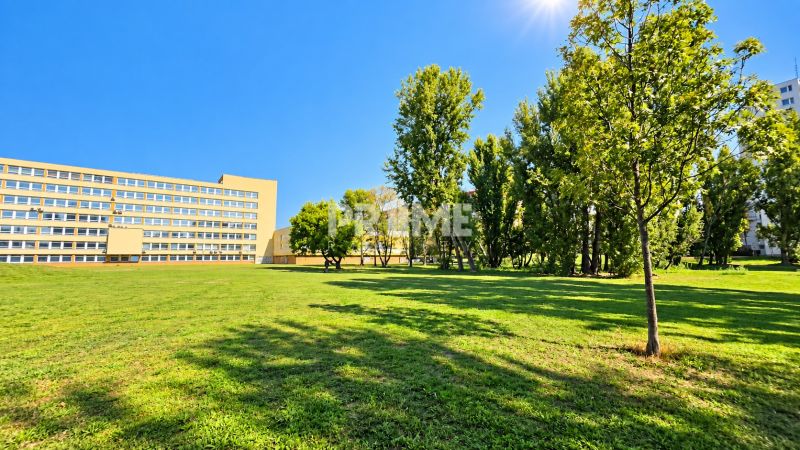 Priestranný 2i byt, loggia, klíma, projekt MONDRIAN, Sedmokrásková ul.