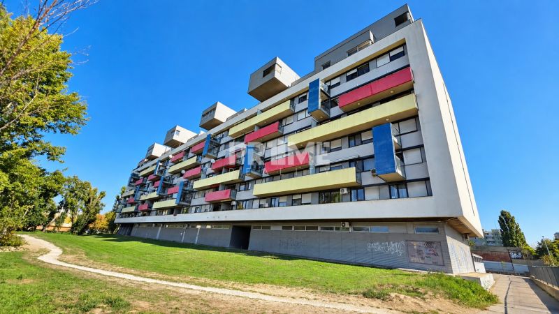 Priestranný 2i byt, loggia, klíma, projekt MONDRIAN, Sedmokrásková ul.