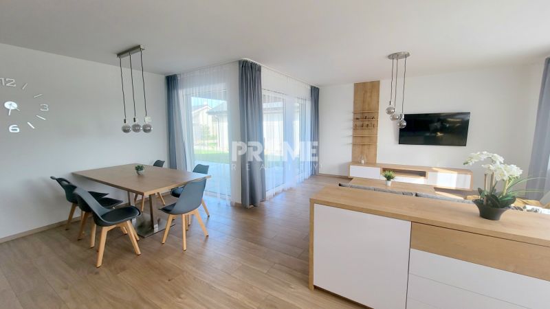 MODERNÝ 4i RD, ZÁHRADKA (400 m2), 2 x PARKING, Lúčna ulica, Cífer
