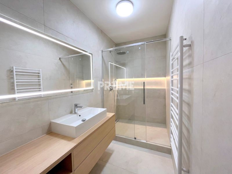 MODERNÝ 2i byt ( 65 m 2 ) v Starom Meste, KLÍMA, Karadžičova ulica