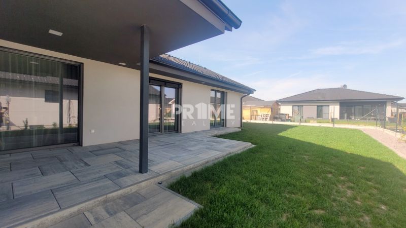 MODERNÝ 4i RD, ZÁHRADKA (400 m2), 2 x PARKING, Lúčna ulica, Cífer