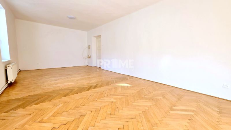 VEĽKOMETRÁŽNY STAROMESTKÝ 2i ( 80 m2 ), CENTRUM, LOGGIA, Klemensova ul