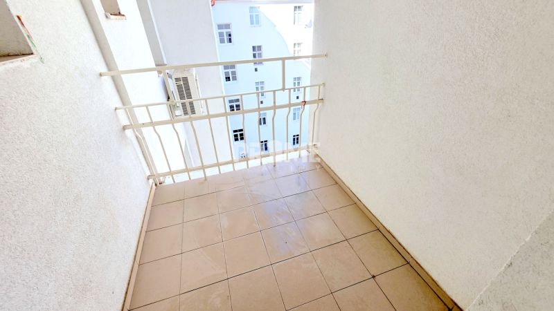VEĽKOMETRÁŽNY STAROMESTKÝ 2i ( 80 m2 ), CENTRUM, LOGGIA, Klemensova ul