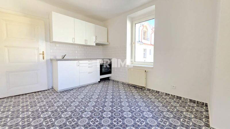 VEĽKOMETRÁŽNY STAROMESTKÝ 2i ( 80 m2 ), CENTRUM, LOGGIA, Klemensova ul