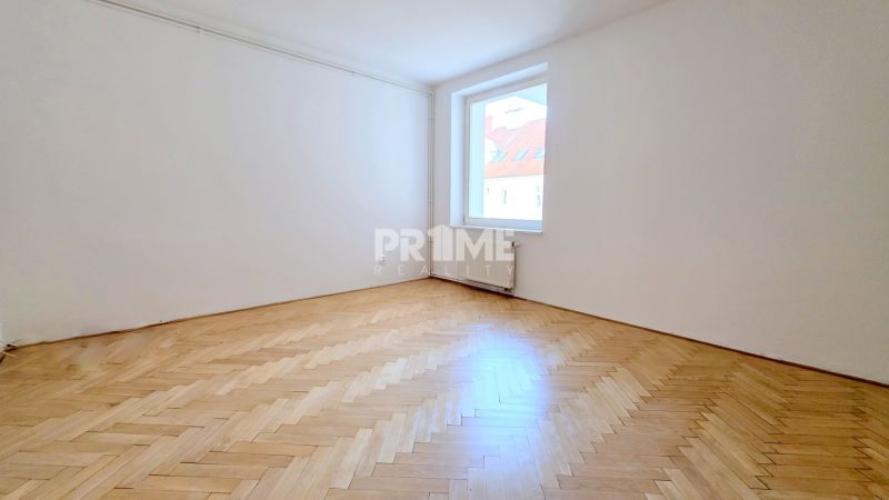 VEĽKOMETRÁŽNY STAROMESTKÝ 2i ( 80 m2 ), CENTRUM, LOGGIA, Klemensova ul
