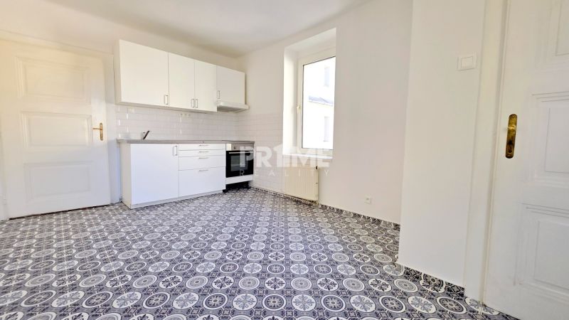 VEĽKOMETRÁŽNY STAROMESTKÝ 2i ( 80 m2 ), CENTRUM, LOGGIA, Klemensova ul