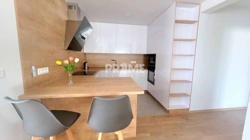 MODERNÝ 4i RD, ZÁHRADKA (400 m2), 2 x PARKING, Lúčna ulica, Cífer