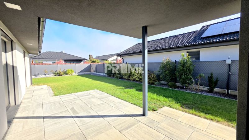 MODERNÝ 4i RD, ZÁHRADKA (400 m2), 2 x PARKING, Lúčna ulica, Cífer