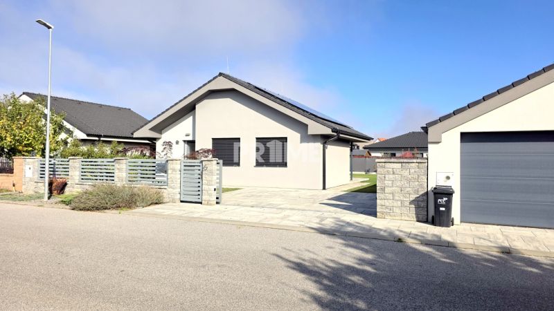 MODERNÝ 4i RD, ZÁHRADKA (400 m2), 2 x PARKING, Lúčna ulica, Cífer