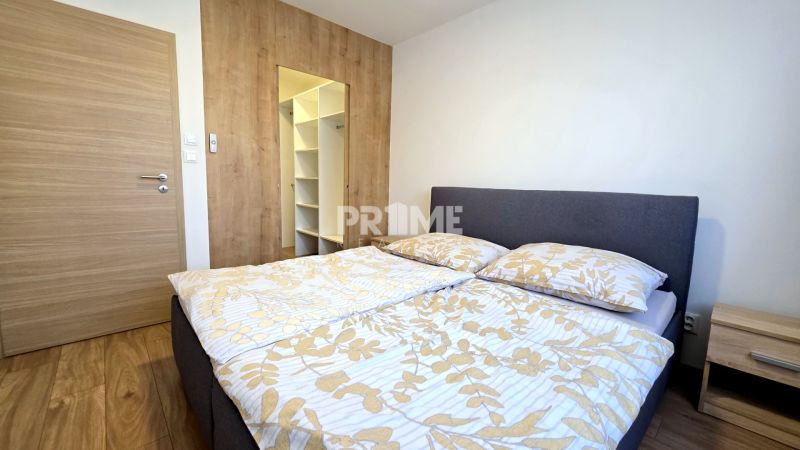 MODERNÝ 4i RD, ZÁHRADKA (400 m2), 2 x PARKING, Lúčna ulica, Cífer