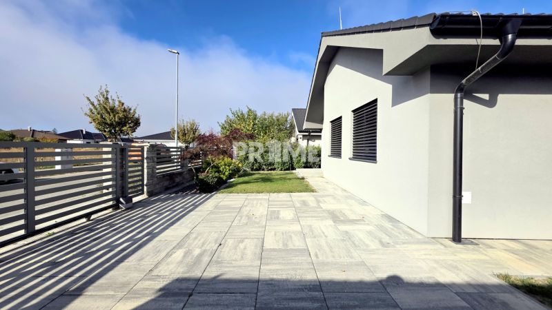 MODERNÝ 4i RD, ZÁHRADKA (400 m2), 2 x PARKING, Lúčna ulica, Cífer
