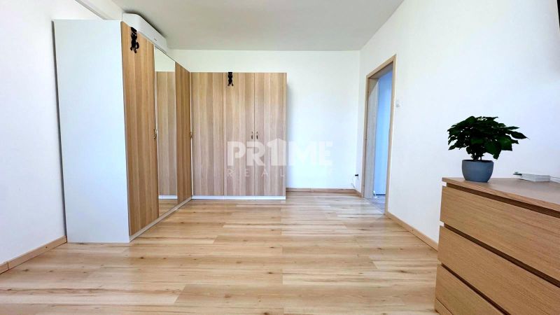 MODERNÝ 1i byt, REKONŠTRUKCIA, KLÍMA, PARKING,Pekníkova ulica,Dúbravka
