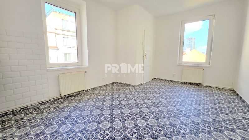 VEĽKOMETRÁŽNY STAROMESTKÝ 2i ( 80 m2 ), CENTRUM, LOGGIA, Klemensova ul