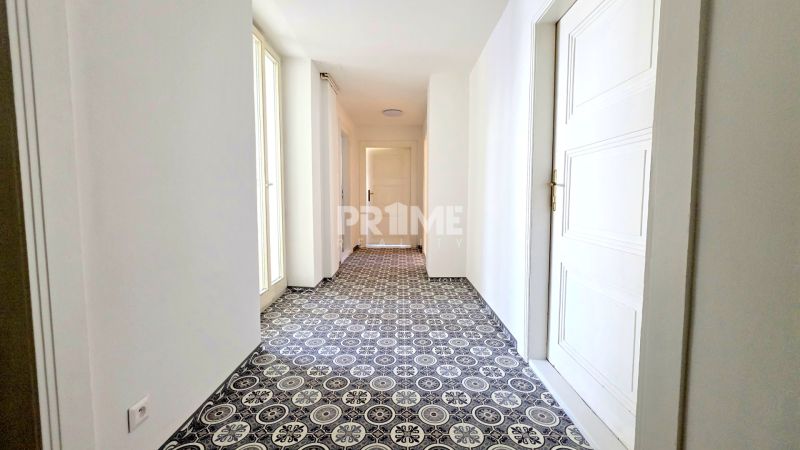 VEĽKOMETRÁŽNY STAROMESTKÝ 2i ( 80 m2 ), CENTRUM, LOGGIA, Klemensova ul